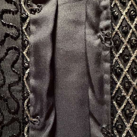 Elegant Black Beaded sparkly Women's formal wear - Picture 7 of 9